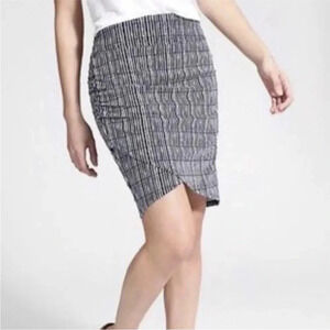 Athleta Kickback blue and white striped fitted skirt. Ruched size XS